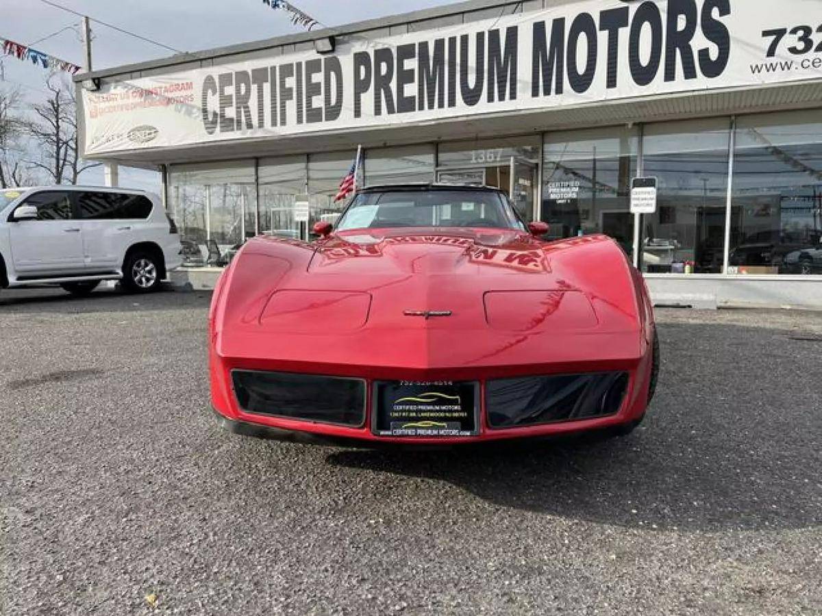 Chevrolet-Corvette-1981-red-187668-9