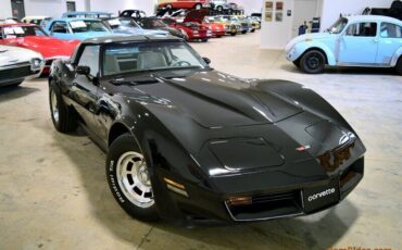 Chevrolet-Corvette-1982-25041-1