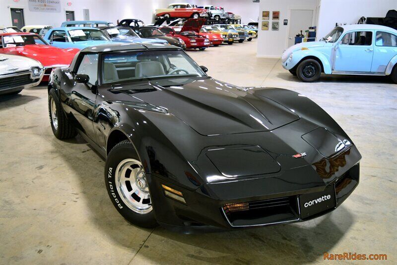 Chevrolet-Corvette-1982-25041-1