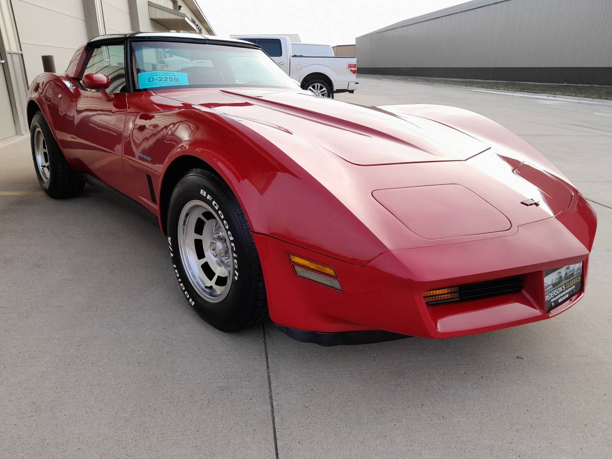 Chevrolet-Corvette-1982-59772-13