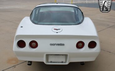 Chevrolet-Corvette-1982-White-Red-53174-5