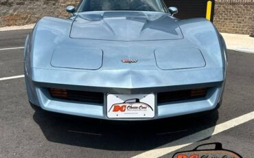 Chevrolet-Corvette-1982-black-126719-1