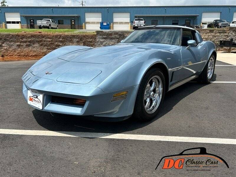 Chevrolet-Corvette-1982-black-126719-2