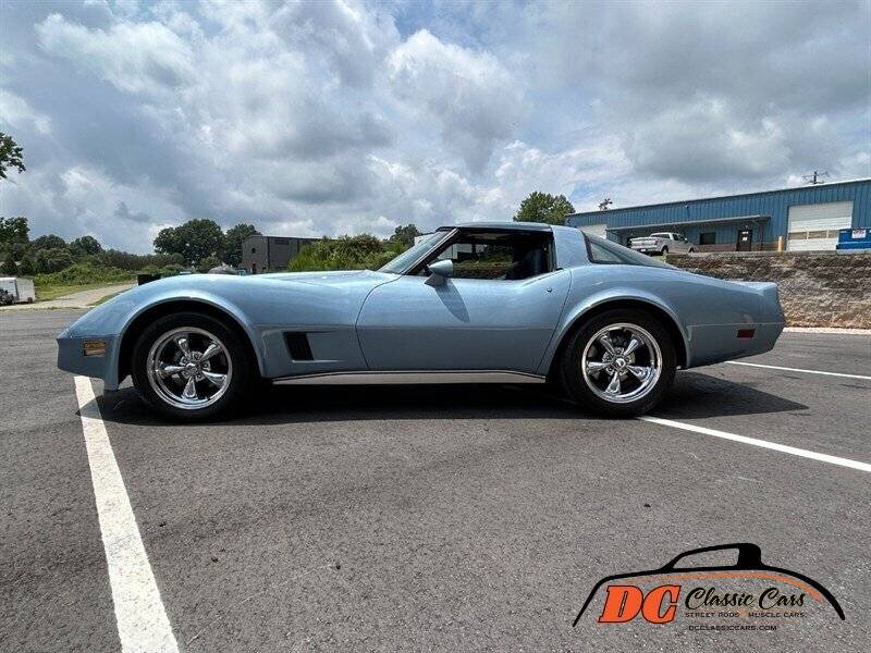 Chevrolet-Corvette-1982-black-126719-3