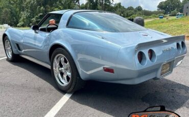 Chevrolet-Corvette-1982-black-126719-4