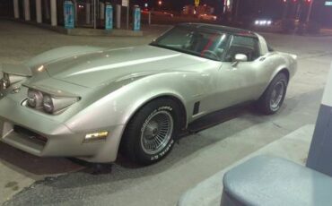 Chevrolet-Corvette-1982-silver-115872-16