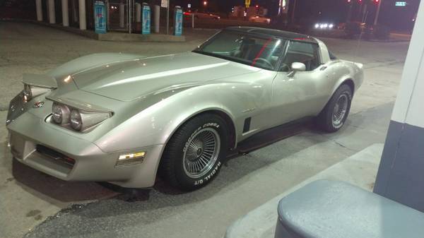 Chevrolet-Corvette-1982-silver-115872-16