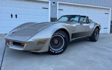 Chevrolet-Corvette-1982-silver-123919