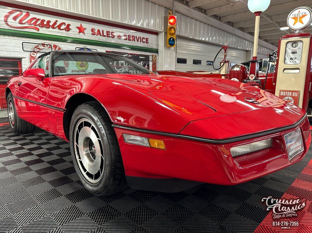 Chevrolet-Corvette-1984-Red-Black-107952-2