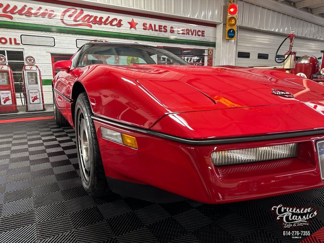 Chevrolet-Corvette-1984-Red-Black-107952-3