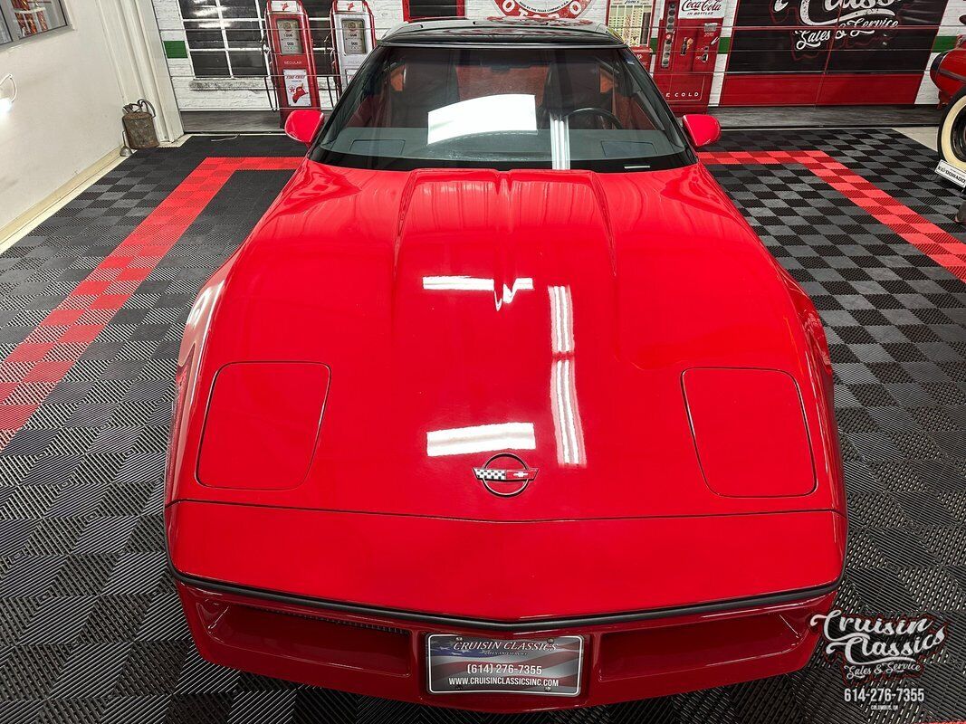 Chevrolet-Corvette-1984-Red-Black-107952-5