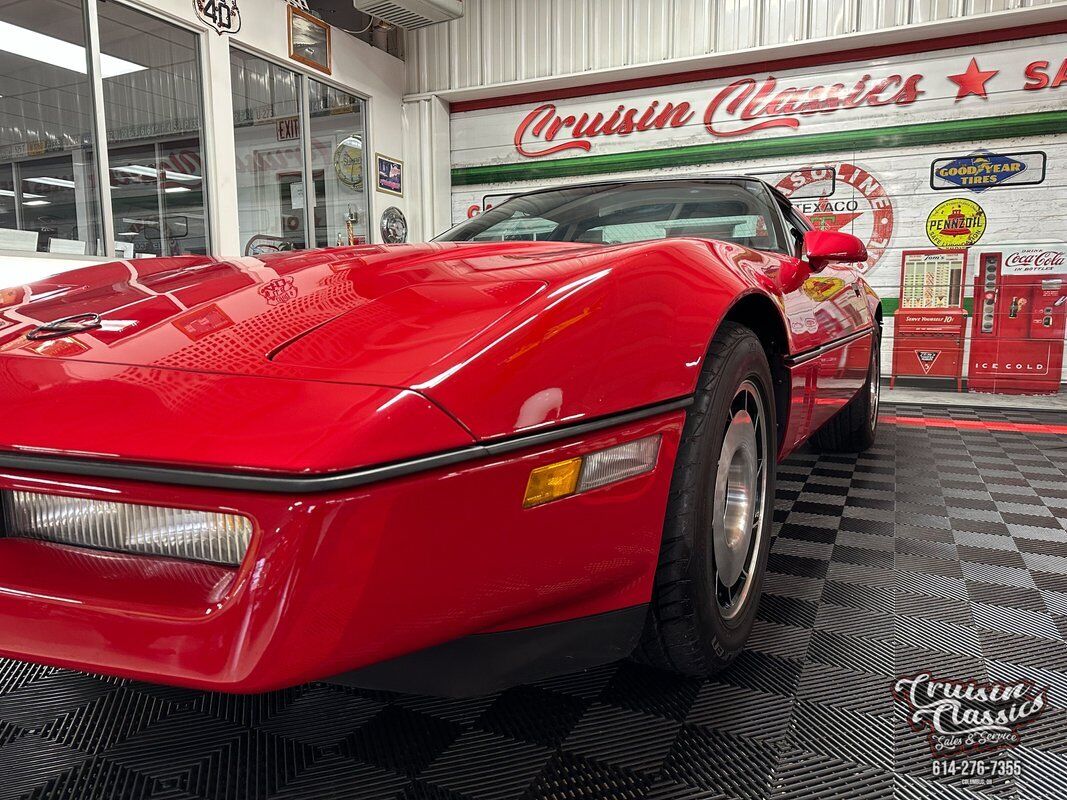 Chevrolet-Corvette-1984-Red-Black-107952-7