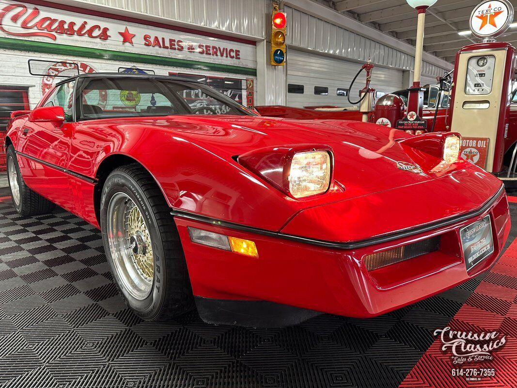 Chevrolet-Corvette-1985-Red-Black-151328-3