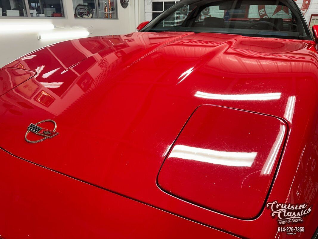 Chevrolet-Corvette-1985-Red-Black-151328-7