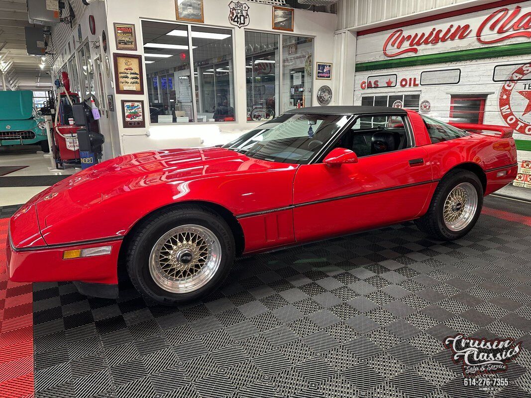 Chevrolet-Corvette-1985-Red-Black-151328-9