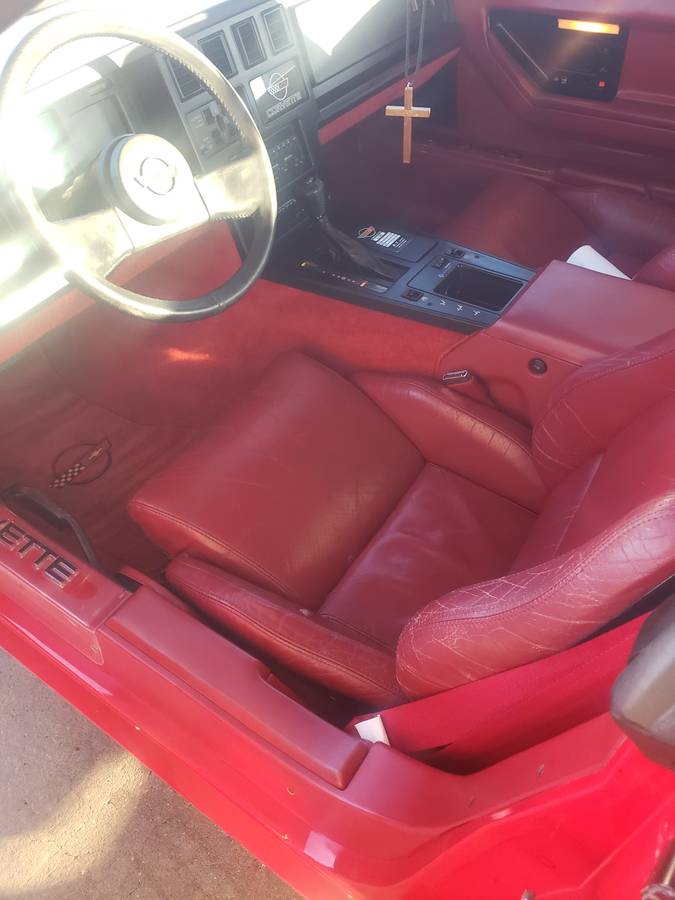 Chevrolet-Corvette-1985-red-64374-5