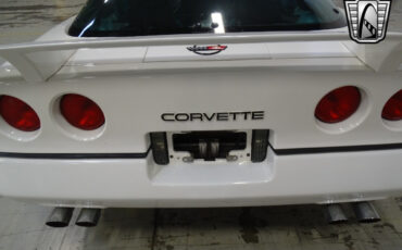 Chevrolet-Corvette-1986-White-Blue-105145-2