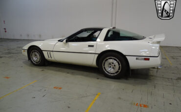 Chevrolet-Corvette-1986-White-Blue-105145-9