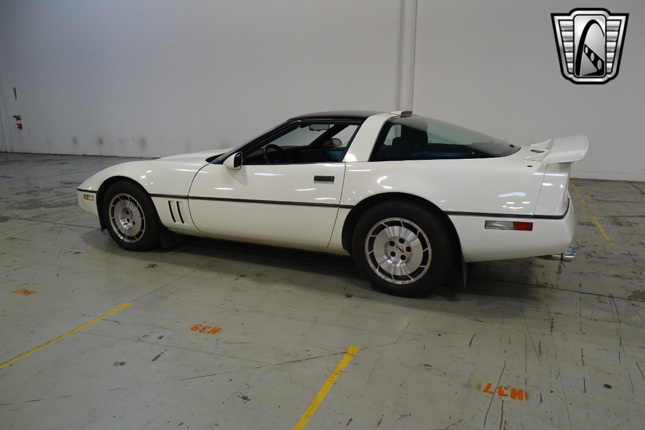 Chevrolet-Corvette-1986-White-Blue-105145-9