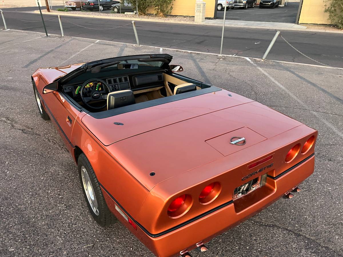 Chevrolet-Corvette-1987-167371-3