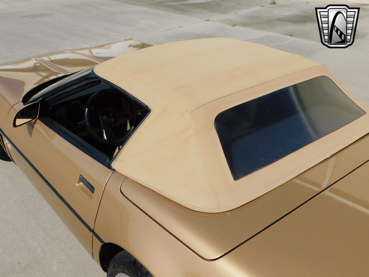 Chevrolet-Corvette-1987-Gold-Saddle-89351-6