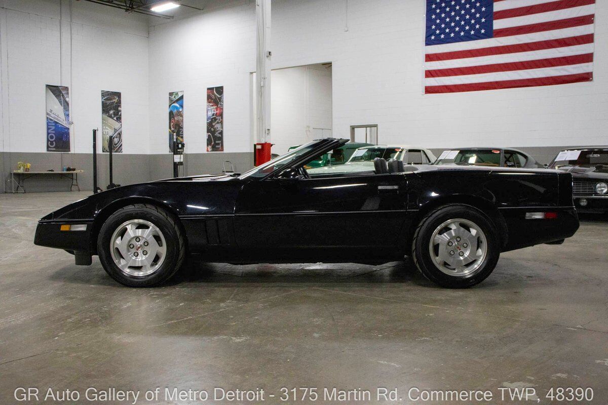 Chevrolet-Corvette-1988-Black-Black-42895-3