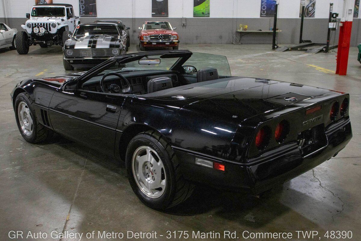 Chevrolet-Corvette-1988-Black-Black-42895-4