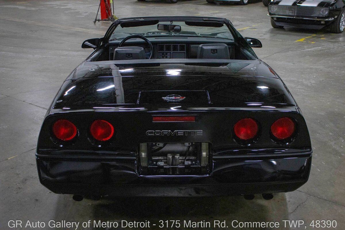 Chevrolet-Corvette-1988-Black-Black-42895-5