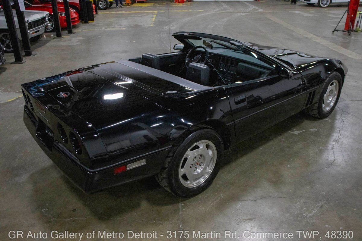 Chevrolet-Corvette-1988-Black-Black-42895-7