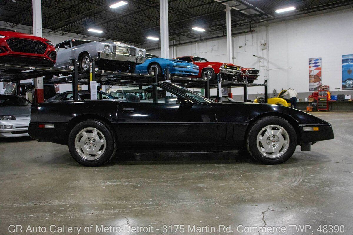 Chevrolet-Corvette-1988-Black-Black-42895-8