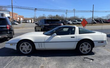 Chevrolet-Corvette-1988-white-222852-1