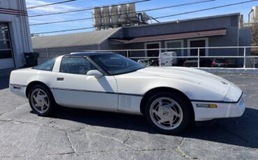 Chevrolet-Corvette-1988-white-222852-5