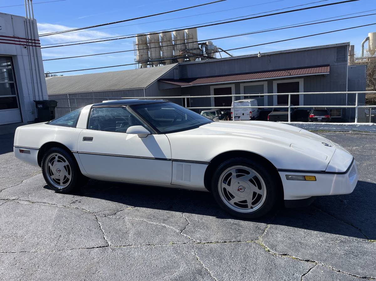 Chevrolet-Corvette-1988-white-222852-5