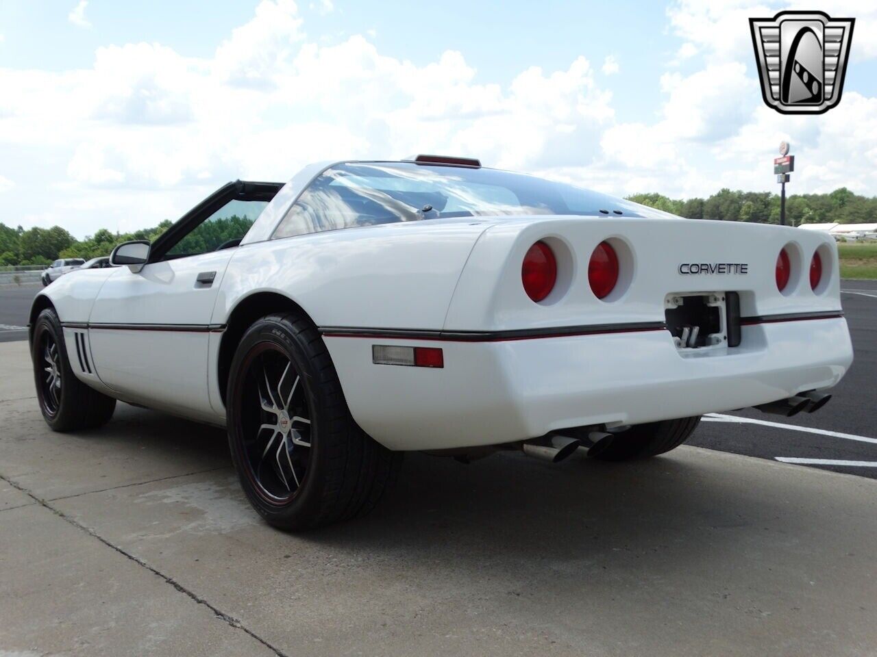 Chevrolet-Corvette-1989-White-Red-81457-5