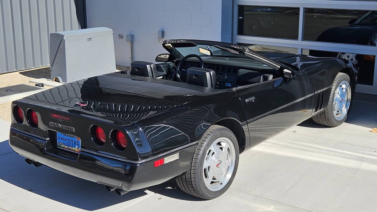 Chevrolet-Corvette-1989-black-52545-1