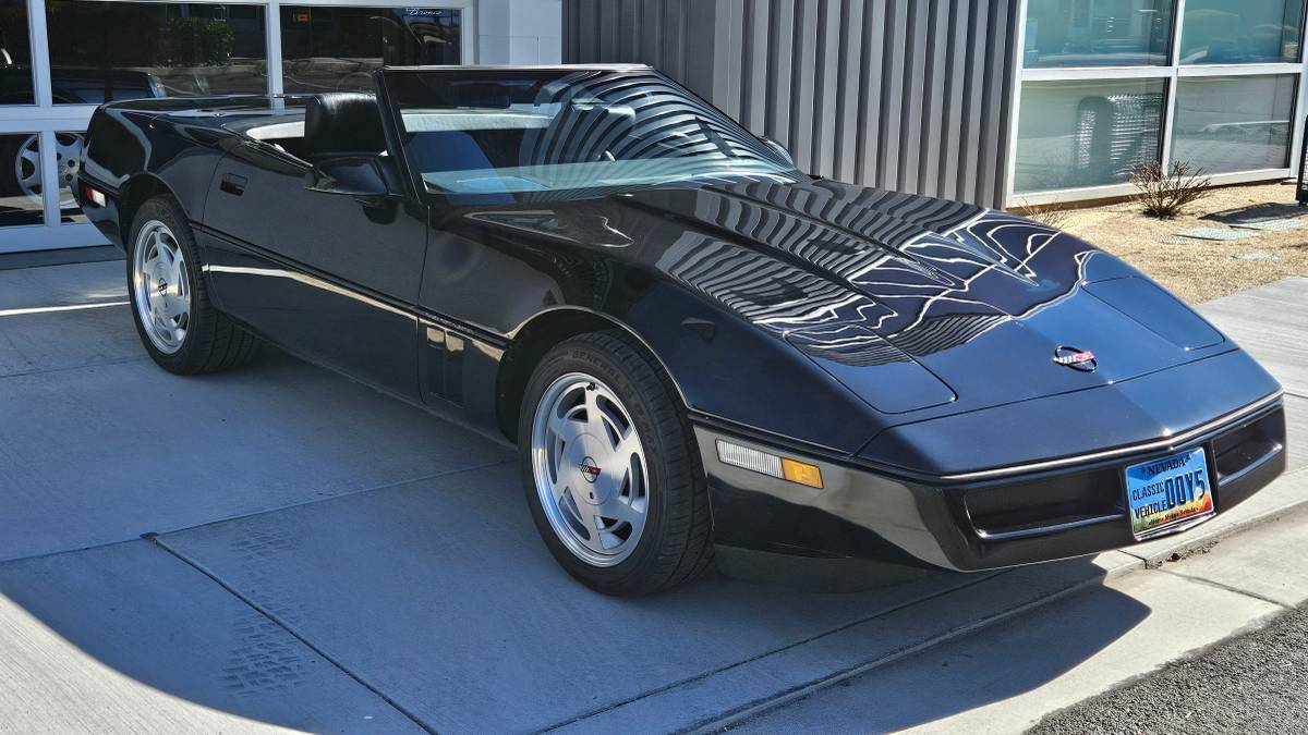 Chevrolet-Corvette-1989-black-52545-3