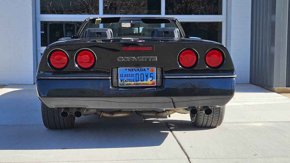 Chevrolet-Corvette-1989-black-52545-5