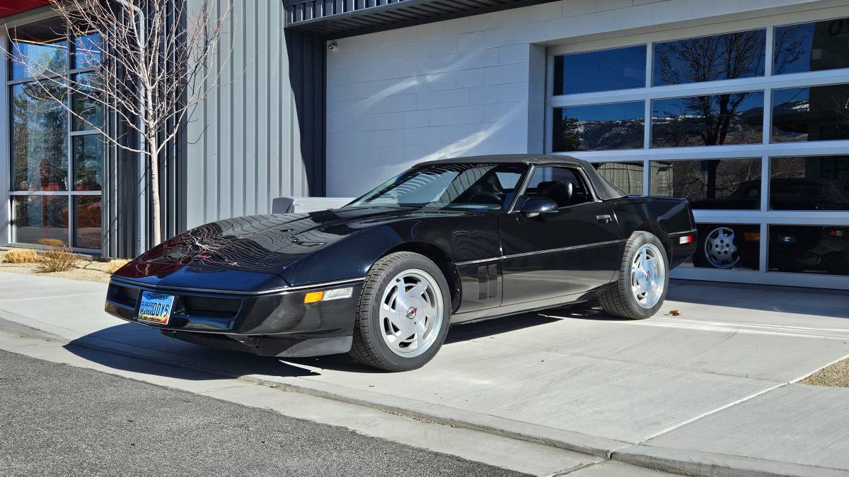 Chevrolet-Corvette-1989-black-52545-6