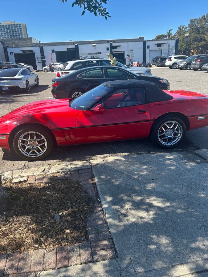 Chevrolet-Corvette-1990-123919-1