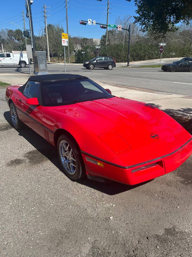 Chevrolet-Corvette-1990-123919-2