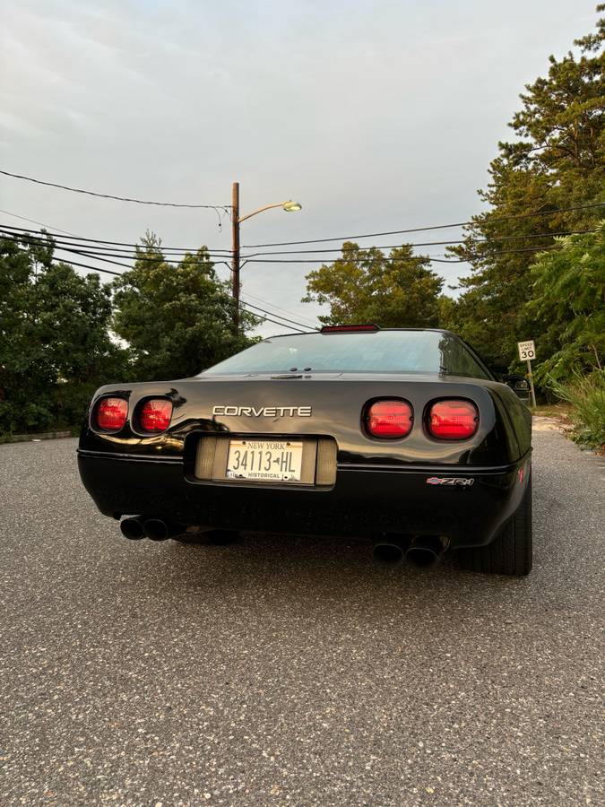 Chevrolet-Corvette-1990-black-69202-5