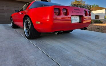 Chevrolet-Corvette-1992-red-226917-1