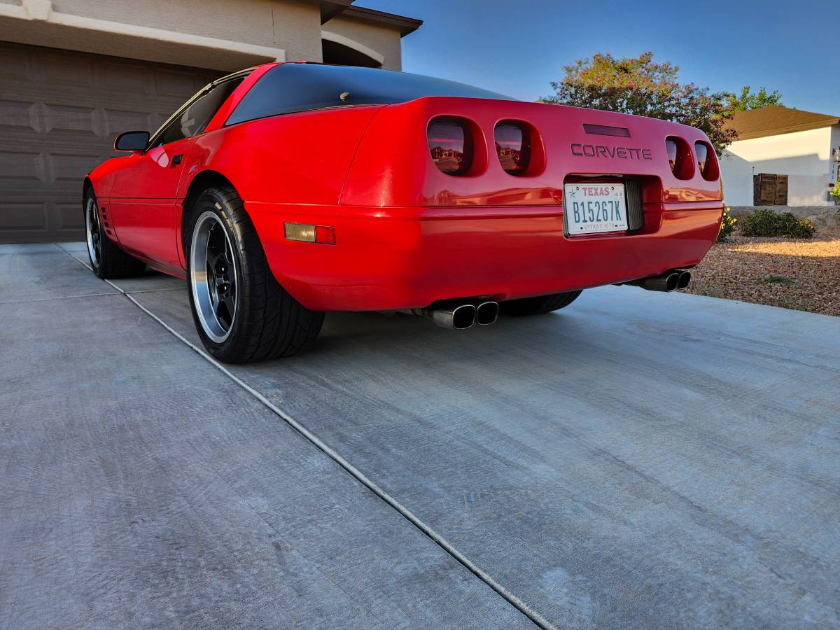 Chevrolet-Corvette-1992-red-226917-1