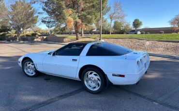 Chevrolet-Corvette-1993-white-135185-1