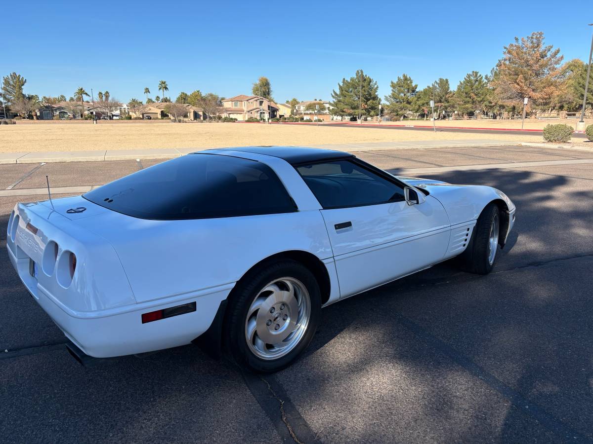 Chevrolet-Corvette-1993-white-135185-2