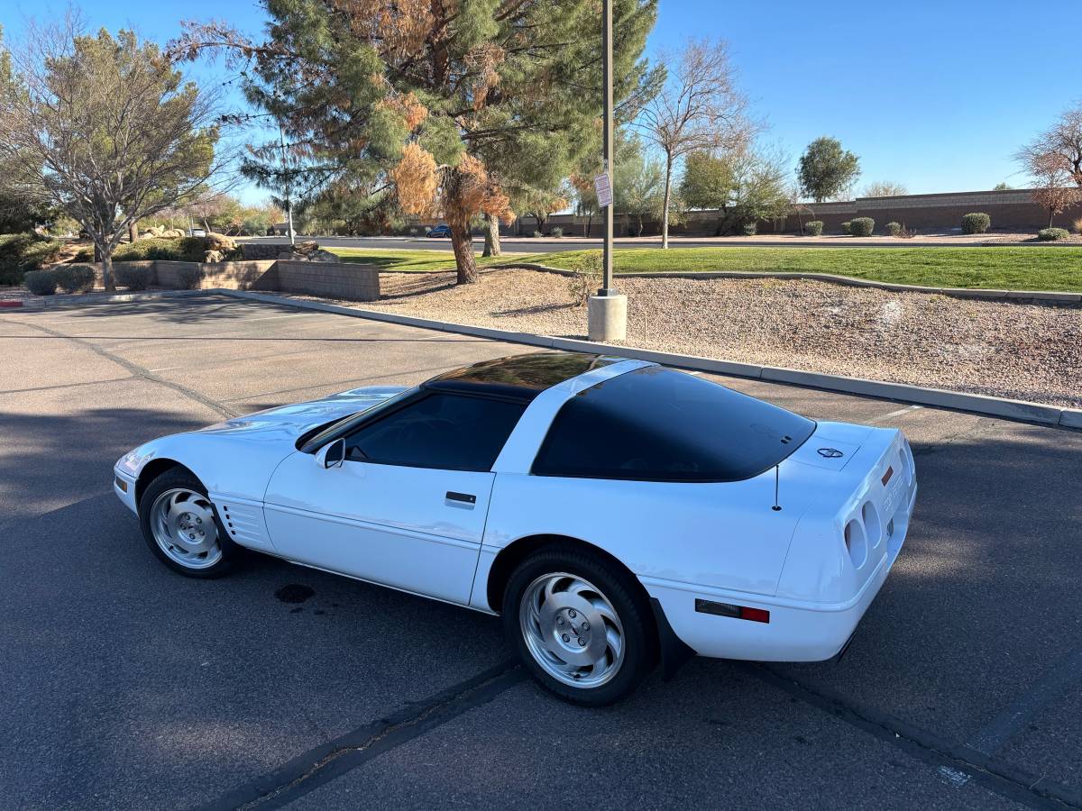 Chevrolet-Corvette-1993-white-135185-3