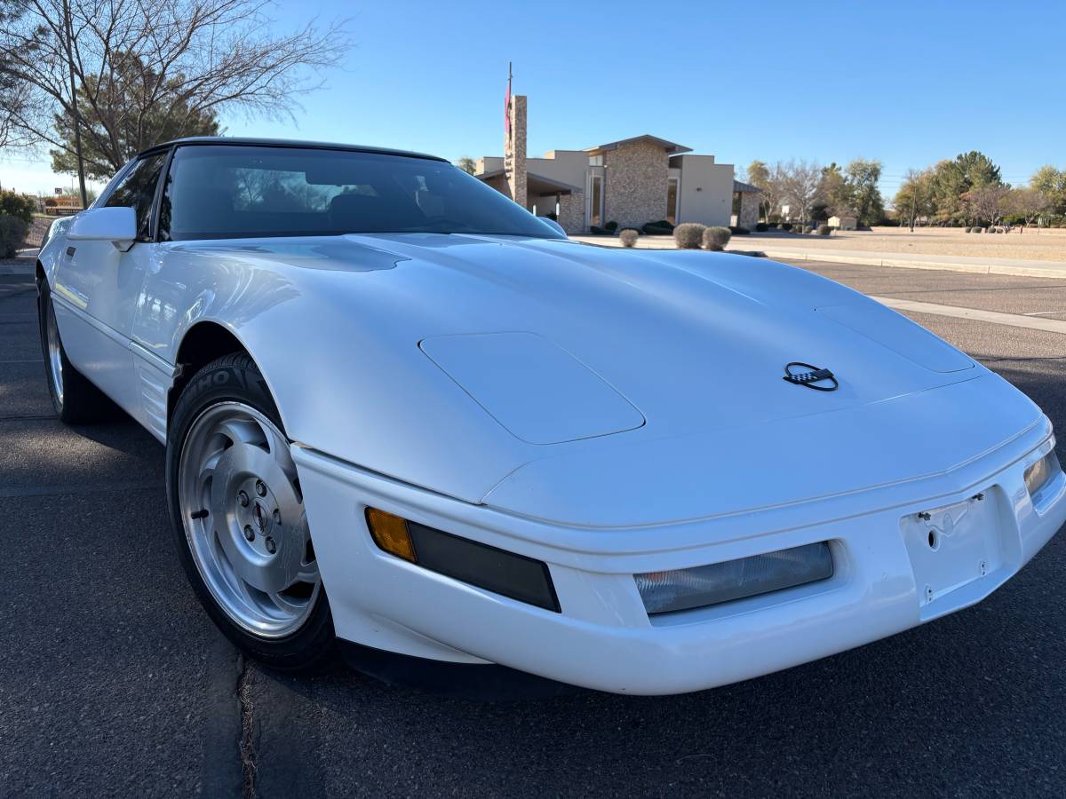 Chevrolet-Corvette-1993-white-135185-4