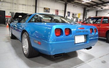 Chevrolet-Corvette-1994-Bright-Aqua-Metallic-Black-133867-2