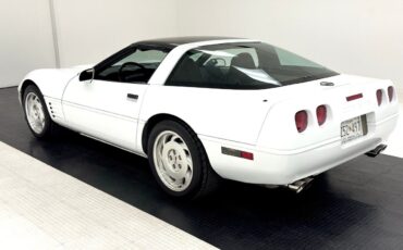 Chevrolet-Corvette-1994-White-Black-117521-2