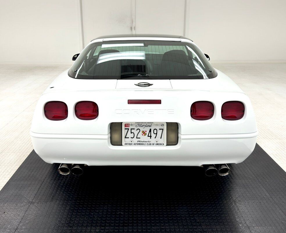 Chevrolet-Corvette-1994-White-Black-117521-3